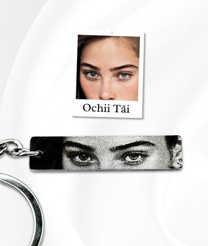 Breloc cu Ochii Tăi™ - Personalizat și Fotogravat în Oțel