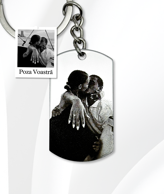 Breloc cu Poza Voastră™ - Personalizat și Fotogravat în Oțel