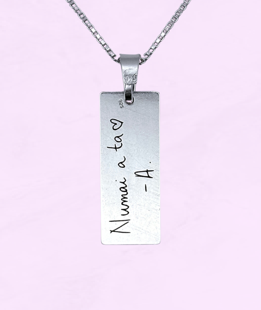 Lănțișor personalizat gravat cu ochii persoanei iubite.